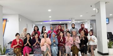 Antusias Peringati Hari Kartini, Pekerja BRI Branch Office Kemayoran Kenakan Busana Nasional