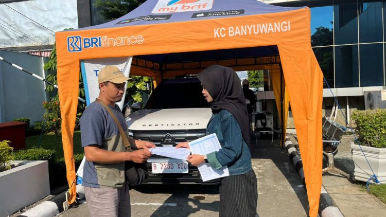 Peringati Hari Kartini, Frontliner BRI Branch Office Rawamangun Tampil Anggun Berkebaya