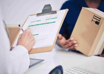 Barang Ringan Tapi Ongkir Mahal? Trik Hitung Volume Kirim Paket Ke Luar Negeri