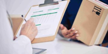 Barang Ringan Tapi Ongkir Mahal? Trik Hitung Volume Kirim Paket Ke Luar Negeri