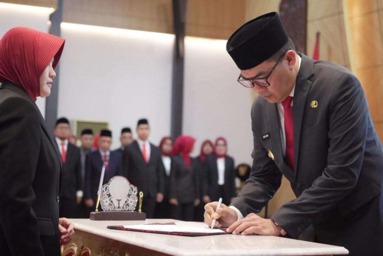 Pelantikan ASN Samarinda Digelar dalam Satu Rangkaian, Sekda Definitif dan Kepala Sekolah Resmi Dikukuhkan