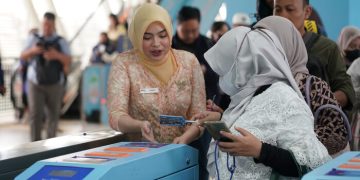 Kartini di Lintas Rel: Petugas LRT Jabodebek Berkebaya, Ajak Masyarakat Rayakan Emansipasi