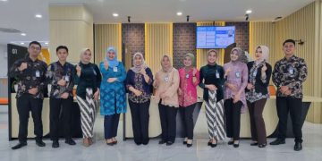 Peringati Hari Kartini, Frontliner BRI Branch Office Cut Mutiah Kenakan Pakaian Nasional