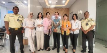 Peringati Hari Kartini, Frontliner BRI Branch Office Otista Kompak Berseragam Pakaian Nasional