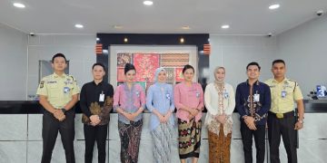 Peringati Hari Kartini, Frontliner BRI Branch Office Rawamangun Tampil Anggun Berkebaya
