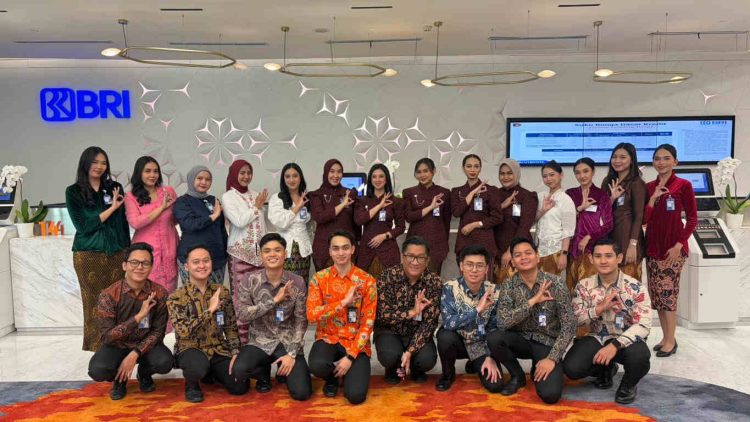 Kompak dan Anggun, Frontliner BRI Branch Office Jatinegara Kenakan Pakaian Nasional di Hari Kartini