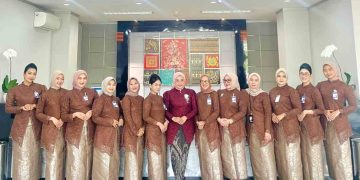 Peringati Hari Kartini, Pekerja BRI Branch Office Kalimalang Tampil Anggun dengan Busana Nasional