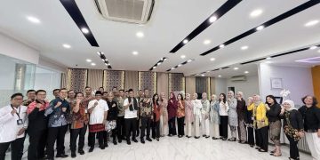 Kompak dan Anggun, Frontliner BRI Branch Office Jatinegara Kenakan Pakaian Nasional di Hari Kartini
