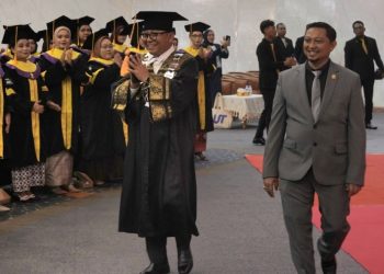 Hadiri Wisuda UT Samarinda, Saefuddin Zuhri Tegaskan Pentingnya Pendidikan untuk Masa Depan Daerah