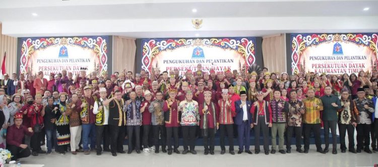 Hadiri Pelantikan PDKT, Wawali Samarinda Tekankan Persatuan dan Pelestarian Budaya Dayak