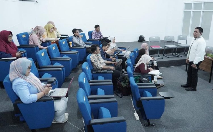Wali Kota Andi Harun Berbagi Pemahaman Hukum Administrasi Pemerintahan kepada Mahasiswa UMKT