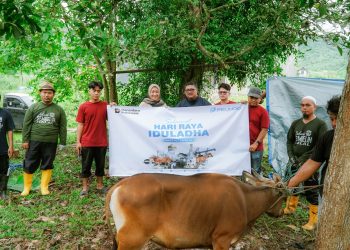 Pelindo Samarinda Berbagi Berkah Iduladha untuk Warga dan Buruh Pelabuhan