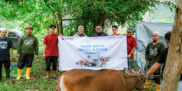 Pelindo Samarinda Berbagi Berkah Iduladha untuk Warga dan Buruh Pelabuhan