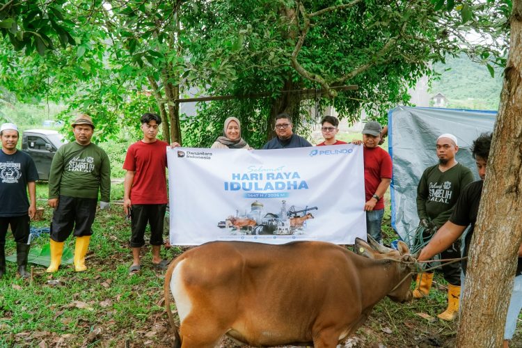 Pelindo Samarinda Berbagi Berkah Iduladha untuk Warga dan Buruh Pelabuhan