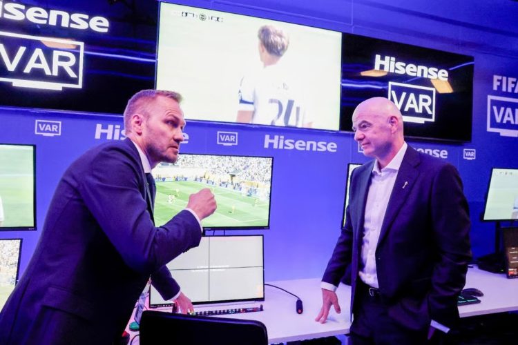Hisense TV RGB-MiniLED Jadi Layar Resmi IBC Piala Dunia FIFA 2026™: Presiden FIFA Uji Langsung Sistem VAR