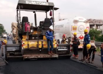 TINGKATKAN KUALITAS PERKERASAN JALAN, PT JASAMARGA TOLLROAD MAINTENANCE LAKSANAKAN PEKERJAAN PEMELIHARAAN DI RUAS TOL SEMARANG