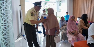 Melayani Sepenuh Hati, Security BRI BO Otista Hadirkan Kenyamanan bagi Nasabah Pensiunan