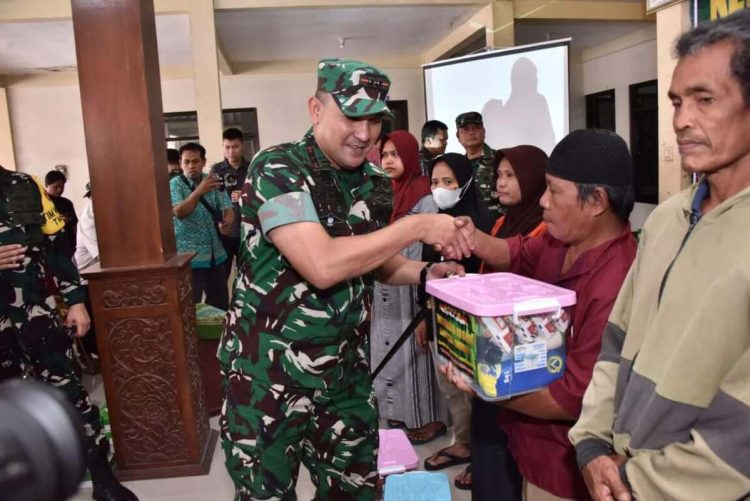 Dari Edukasi Kesehatan – Bantuan Sembako, TMMD ke-129 Kodim 0726/Sukoharjo Hadir untuk Warga