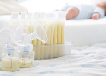 Tak Sekadar ASI Pertama, Ini Alasan Kolostrum Dijuluki Liquid Gold