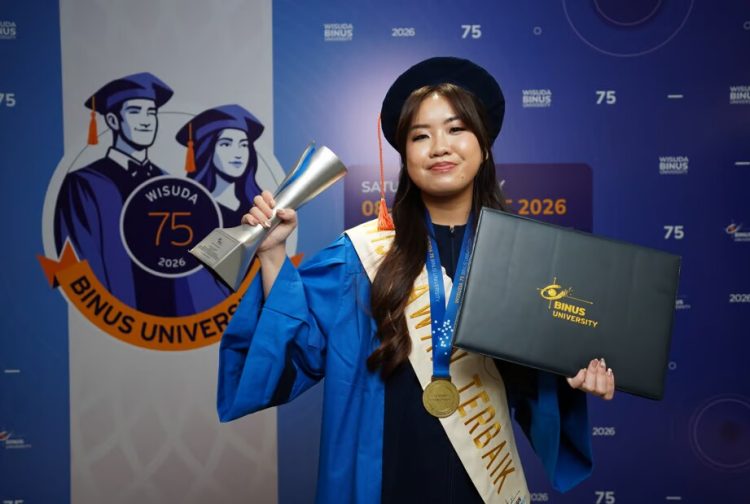 Wisuda ke-75 BINUS University Rachel Evangeline Tumbuh dalam Ekosistem BINUS Bandung