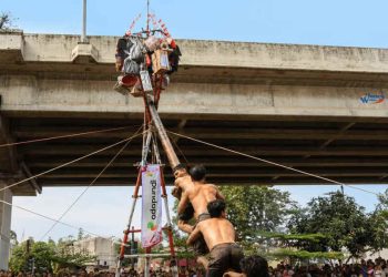 Semarak HUT ke-81 RI, Adapundi Turut Meriahkan Panjat Pinang Kalimalang 2026