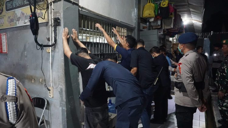 Razia Gabungan Sisir 11 Blok Lapas Samarinda, Sejumlah Barang Terlarang Ditemukan