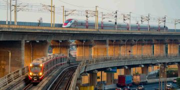 Naik Whoosh Pagi, LRT Jabodebek Uji Coba Berangkat dari Dukuh Atas 05.30 WIB